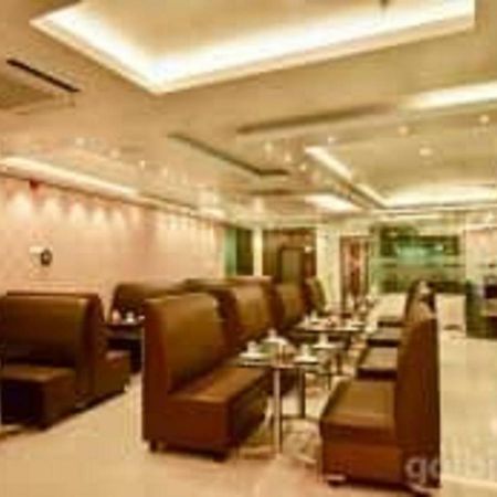 Hotel Sumith Palace Ποντισερί Εξωτερικό φωτογραφία