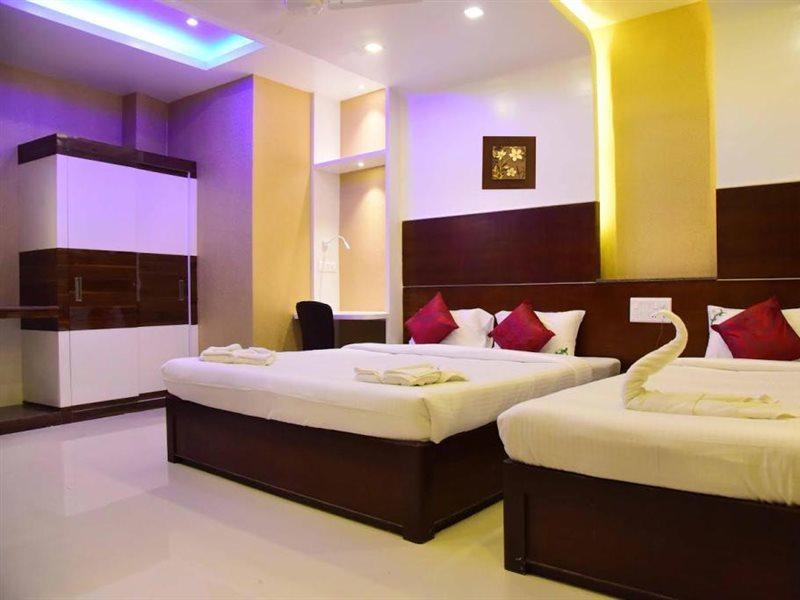 Hotel Sumith Palace Ποντισερί Εξωτερικό φωτογραφία