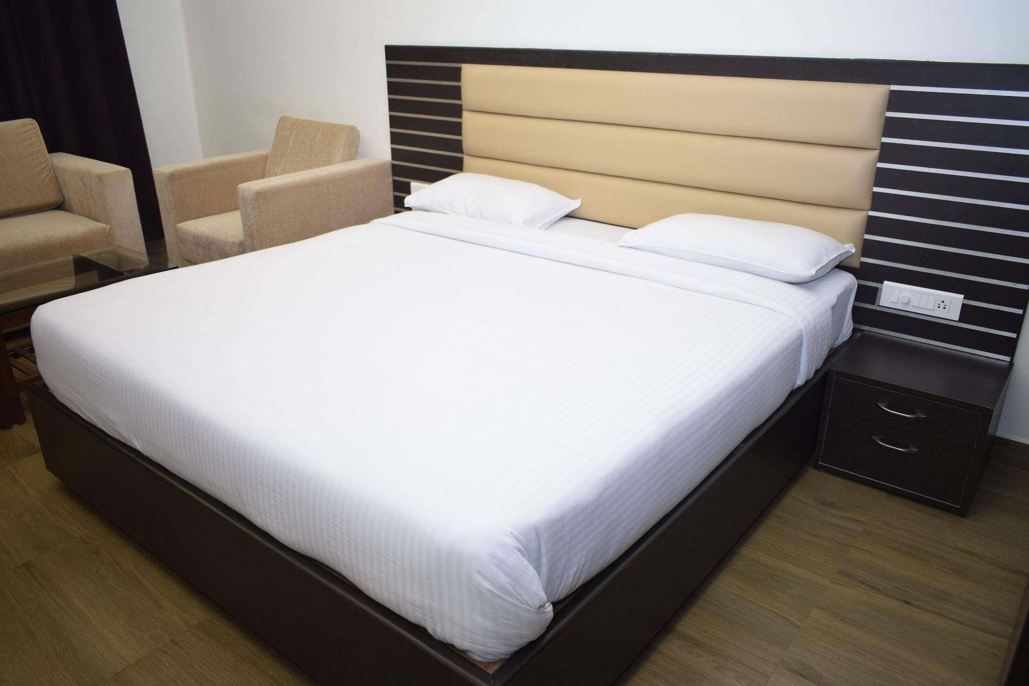 Hotel Sumith Palace Ποντισερί Εξωτερικό φωτογραφία