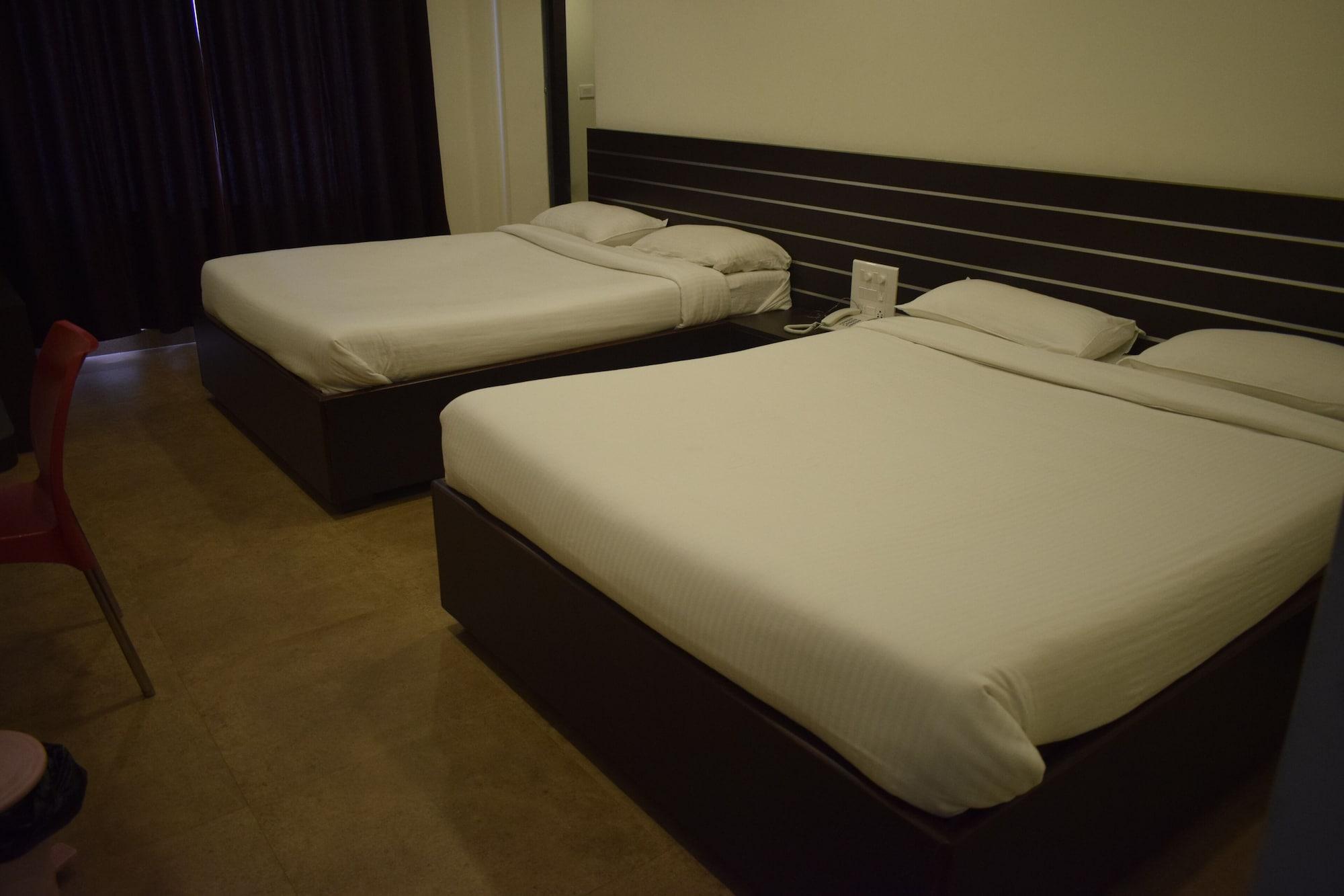 Hotel Sumith Palace Ποντισερί Εξωτερικό φωτογραφία