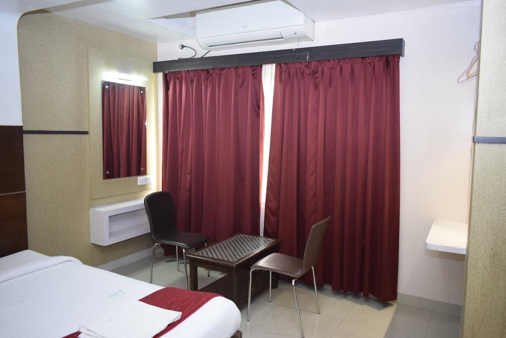 Hotel Sumith Palace Ποντισερί Εξωτερικό φωτογραφία