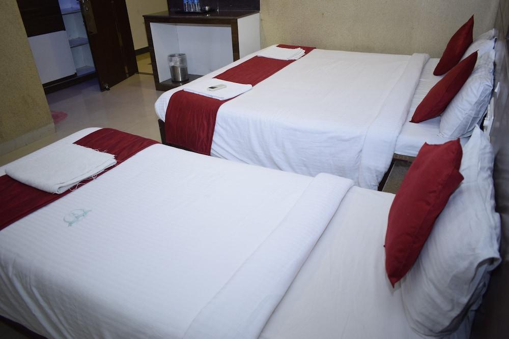 Hotel Sumith Palace Ποντισερί Εξωτερικό φωτογραφία