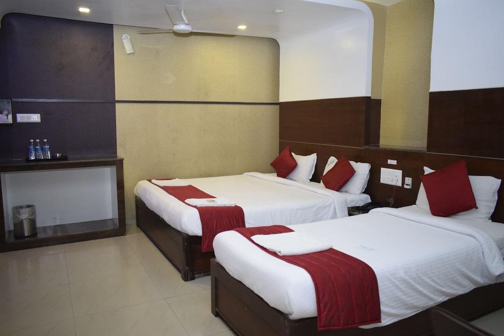 Hotel Sumith Palace Ποντισερί Εξωτερικό φωτογραφία
