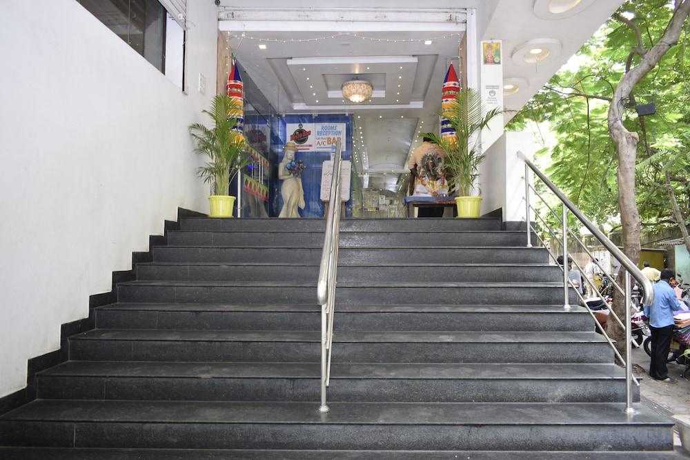 Hotel Sumith Palace Ποντισερί Εξωτερικό φωτογραφία
