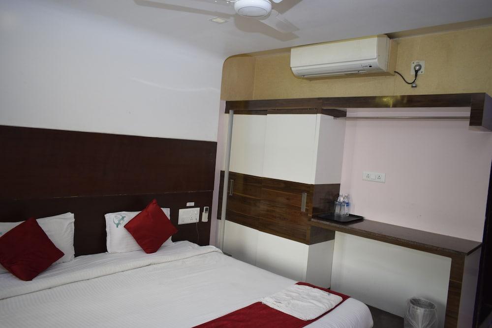 Hotel Sumith Palace Ποντισερί Εξωτερικό φωτογραφία