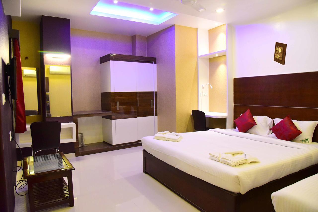 Hotel Sumith Palace Ποντισερί Εξωτερικό φωτογραφία
