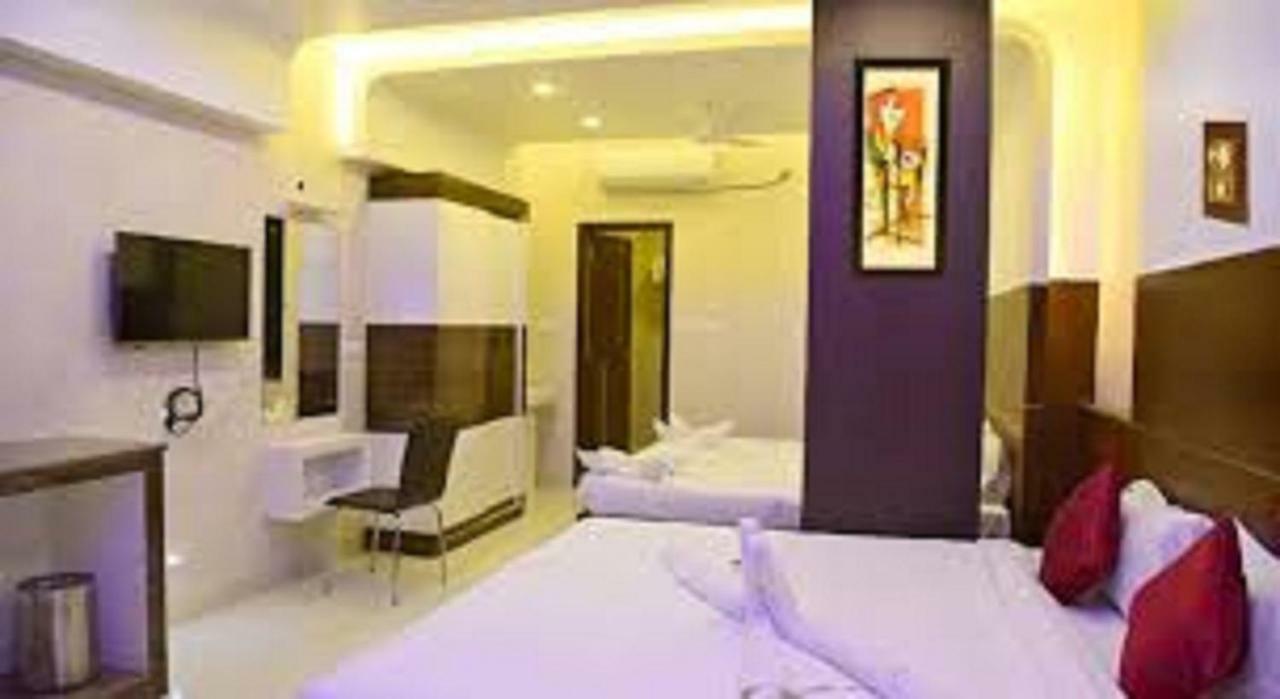 Hotel Sumith Palace Ποντισερί Εξωτερικό φωτογραφία